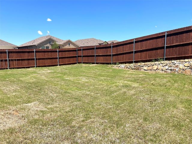 5552 Rollins Drive, Krum, TX 76249