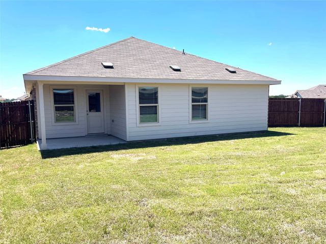 5552 Rollins Drive, Krum, TX 76249