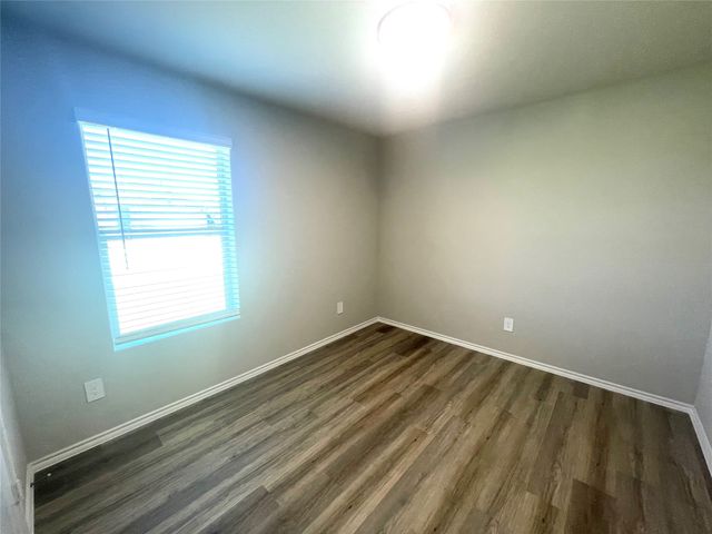 5552 Rollins Drive, Krum, TX 76249