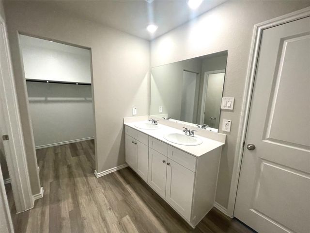 5552 Rollins Drive, Krum, TX 76249