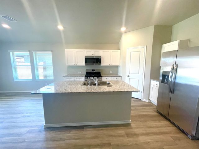 5552 Rollins Drive, Krum, TX 76249
