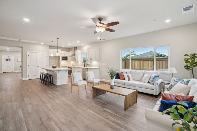 1125 Nicklaus Rd, Galt, CA 95632