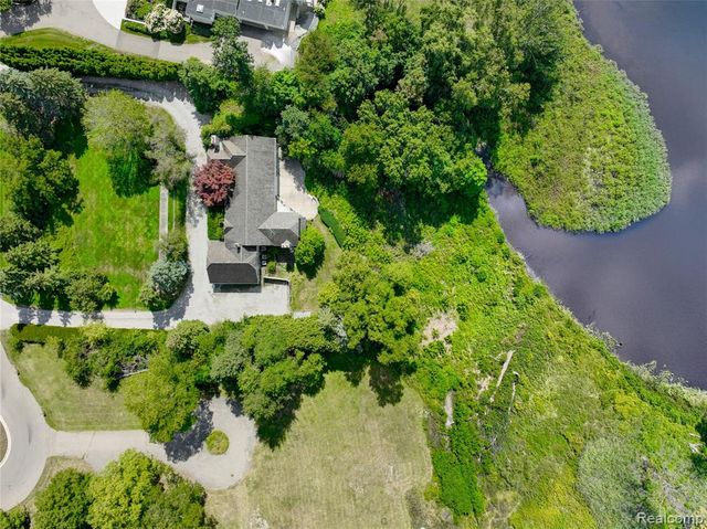363 Lakewood Drive, Bloomfield Hills, MI 48304