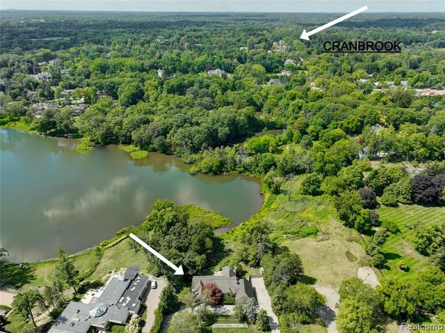 363 Lakewood Drive, Bloomfield Hills, MI 48304