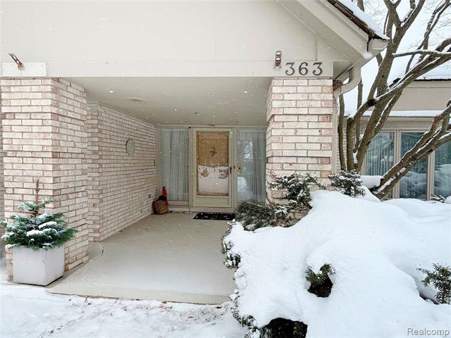 363 Lakewood Drive, Bloomfield Hills, MI 48304