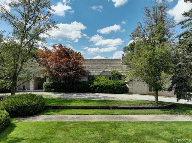 363 Lakewood Drive, Bloomfield Hills, MI 48304