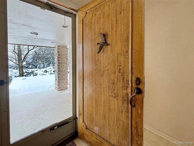 363 Lakewood Drive, Bloomfield Hills, MI 48304
