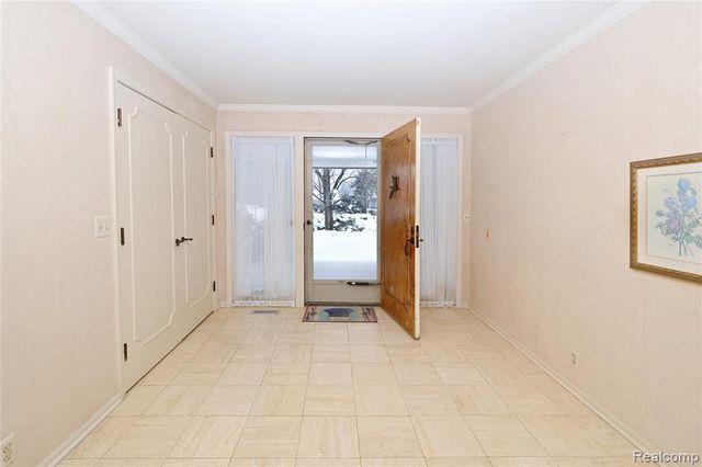363 Lakewood Drive, Bloomfield Hills, MI 48304