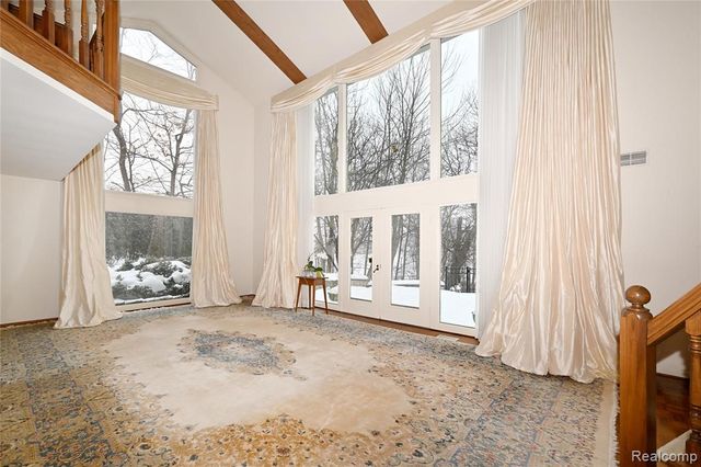 363 Lakewood Drive, Bloomfield Hills, MI 48304