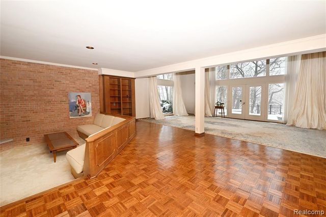 363 Lakewood Drive, Bloomfield Hills, MI 48304
