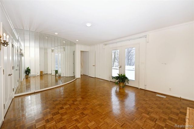 363 Lakewood Drive, Bloomfield Hills, MI 48304