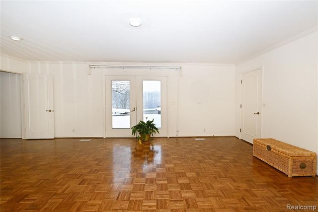 363 Lakewood Drive, Bloomfield Hills, MI 48304