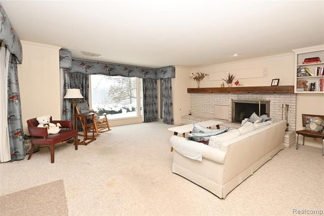 363 Lakewood Drive, Bloomfield Hills, MI 48304