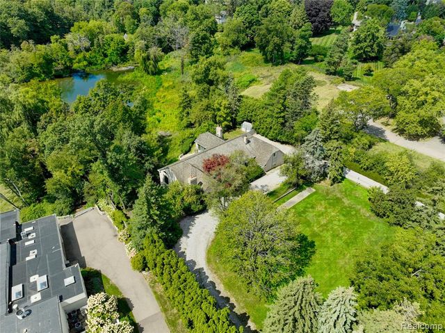 363 Lakewood Drive, Bloomfield Hills, MI 48304