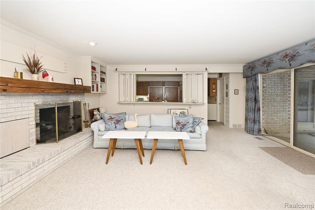 363 Lakewood Drive, Bloomfield Hills, MI 48304