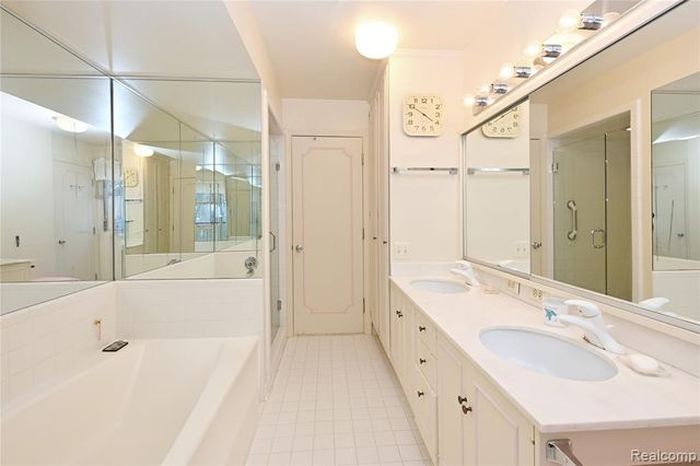 363 Lakewood Drive, Bloomfield Hills, MI 48304