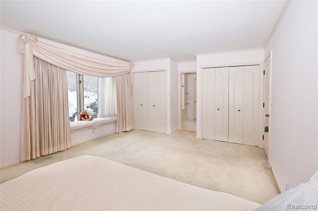 363 Lakewood Drive, Bloomfield Hills, MI 48304