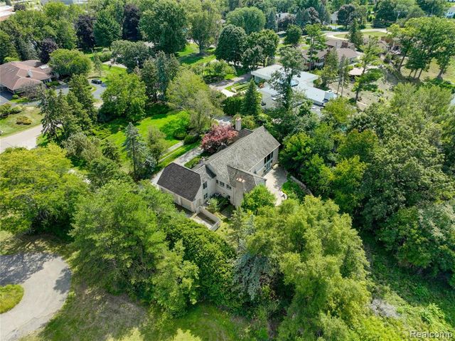363 Lakewood Drive, Bloomfield Hills, MI 48304