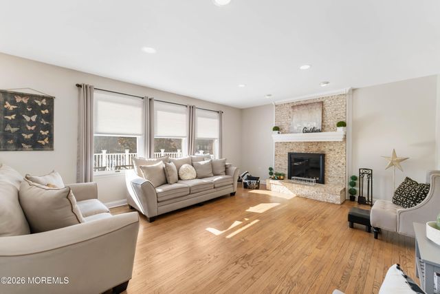 8 Tamar Court, Manalapan, NJ 07726