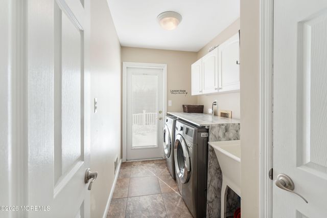 8 Tamar Court, Manalapan, NJ 07726