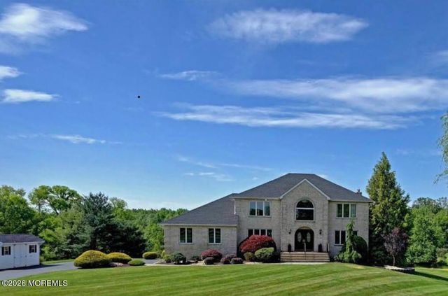 8 Tamar Court, Manalapan, NJ 07726