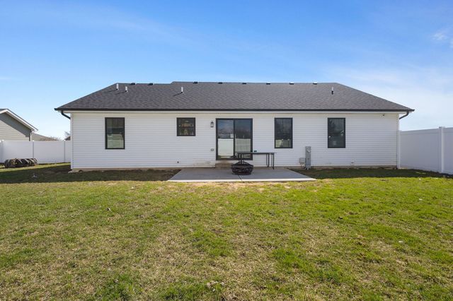 1059 Hummingbird Lane, Peotone, IL 60468