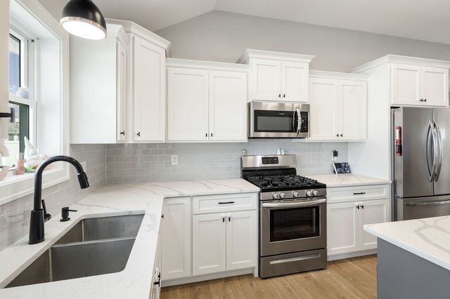 1059 Hummingbird Lane, Peotone, IL 60468