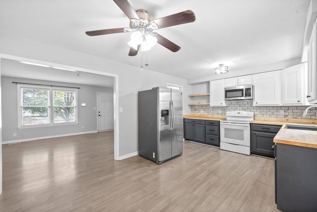 1804 Palamino Dr, Clarksville, TN 37042