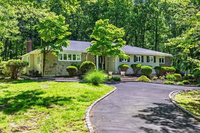 7 Deer Path, Port Jefferson, NY 11777