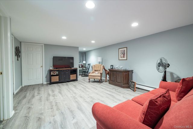 7 Deer Path, Port Jefferson, NY 11777