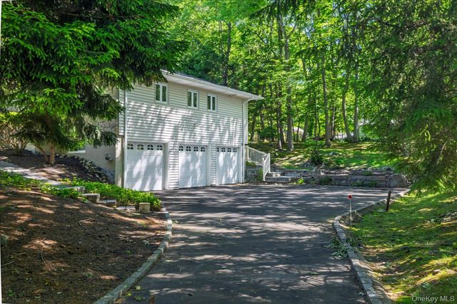 7 Deer Path, Port Jefferson, NY 11777
