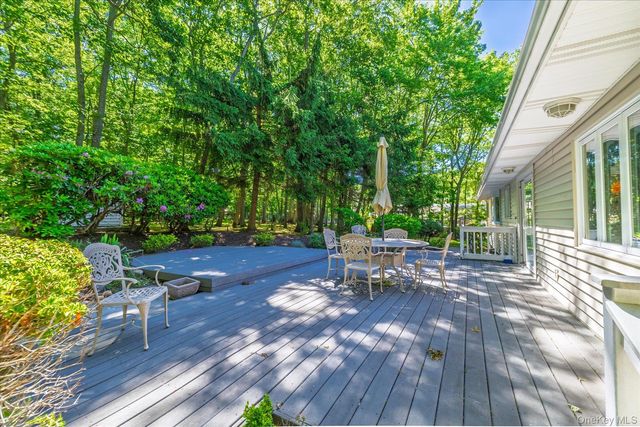 7 Deer Path, Port Jefferson, NY 11777
