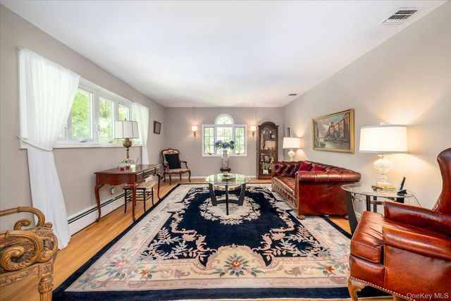 7 Deer Path, Port Jefferson, NY 11777