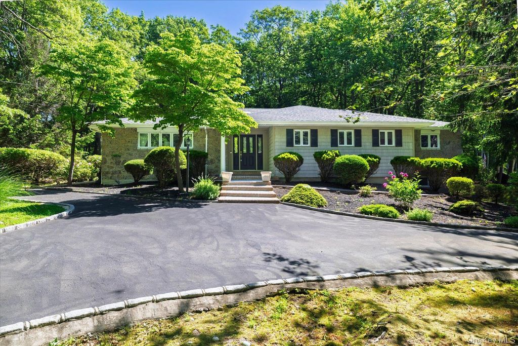 7 Deer Path, Port Jefferson, NY 11777