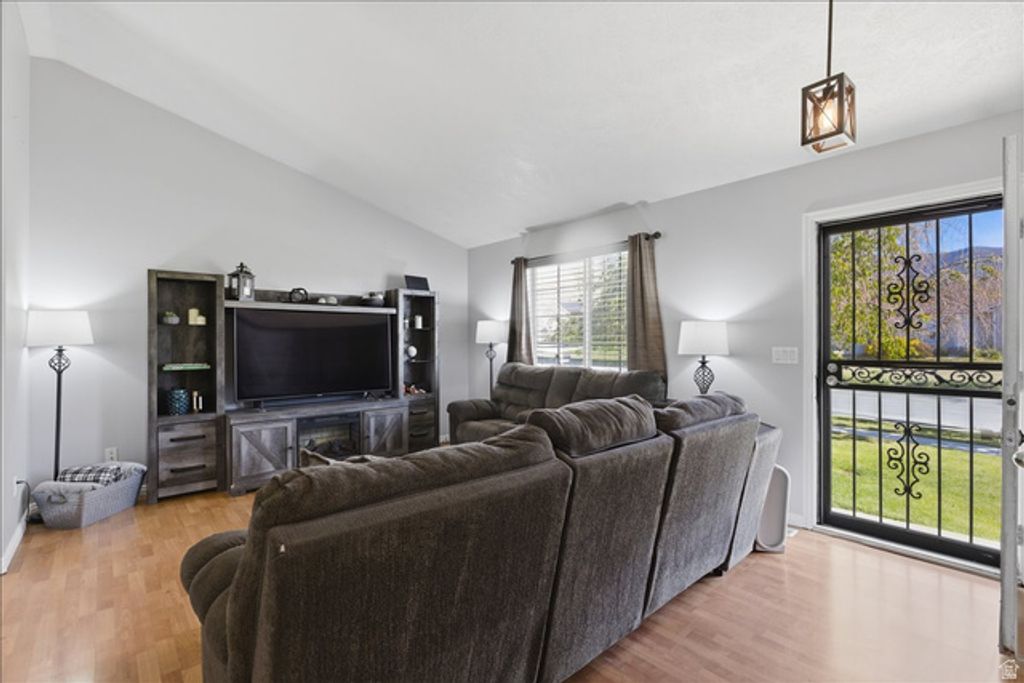 Image 4 of property listing at 838 W 740 S, Tooele, UT 84074
