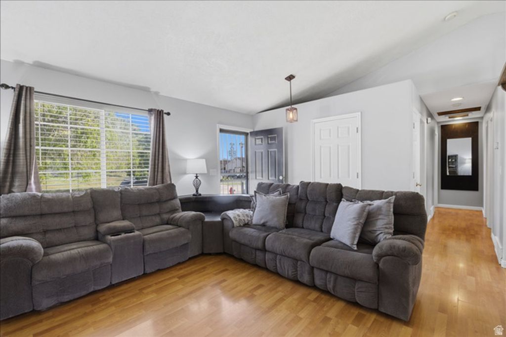 Image 5 of property listing at 838 W 740 S, Tooele, UT 84074