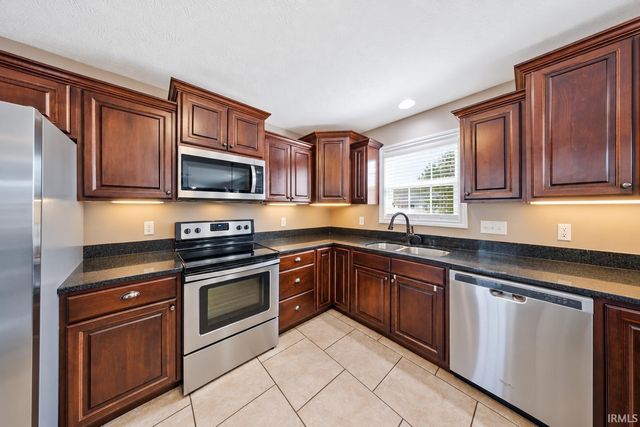 8825 Hartwell Drive, Evansville, IN 47725