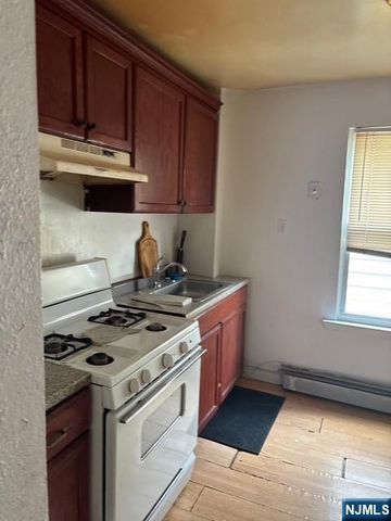 669 Scotland Road, Orange, NJ 07050