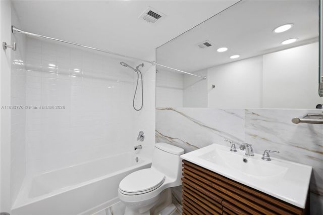 1440 Brickell Bay Dr 307, Miami, FL 33131