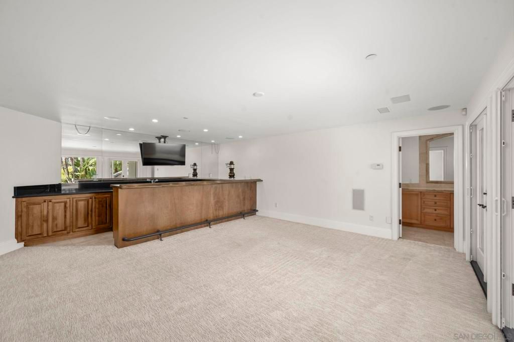 Image 14 of property listing at 6319 Via Naranjal, Rancho Santa Fe, CA 92067