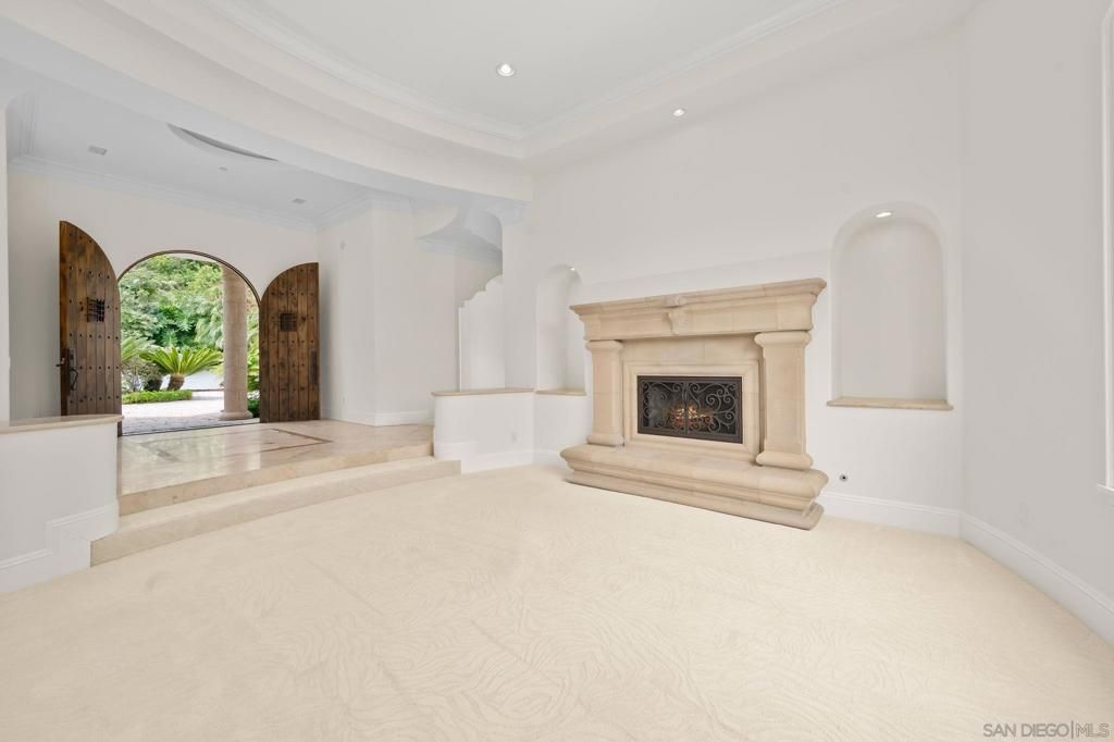 Image 2 of property listing at 6319 Via Naranjal, Rancho Santa Fe, CA 92067