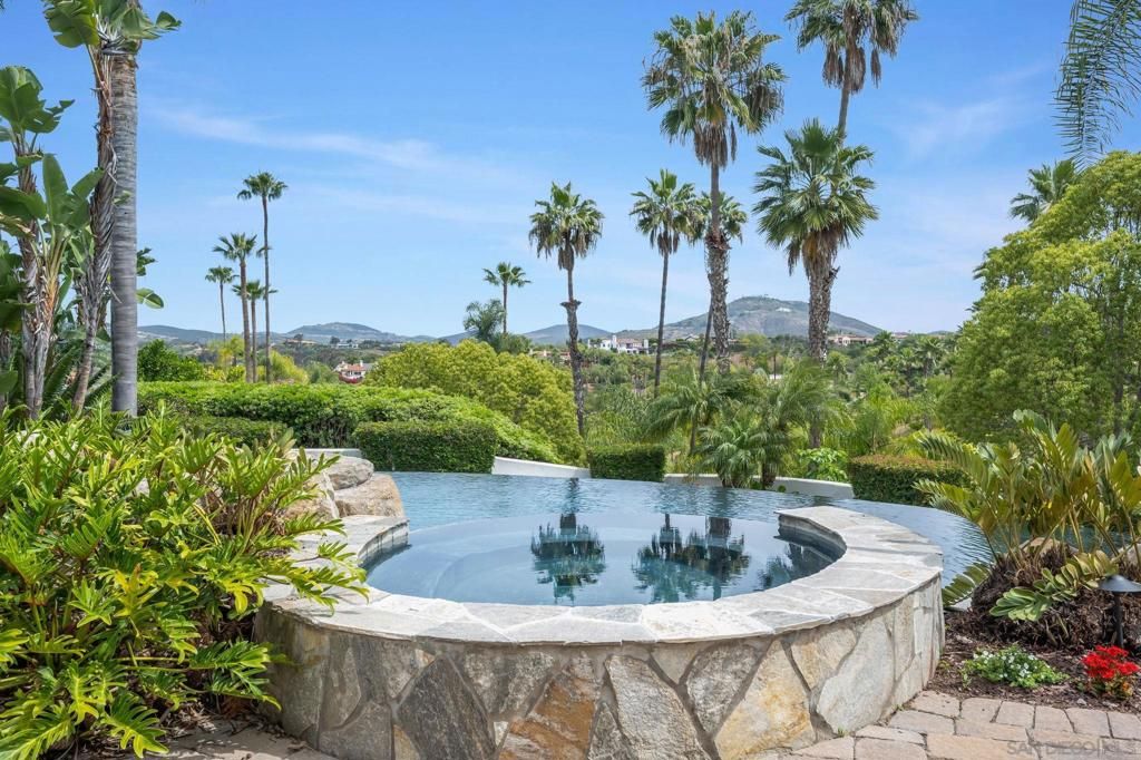 Image 3 of property listing at 6319 Via Naranjal, Rancho Santa Fe, CA 92067