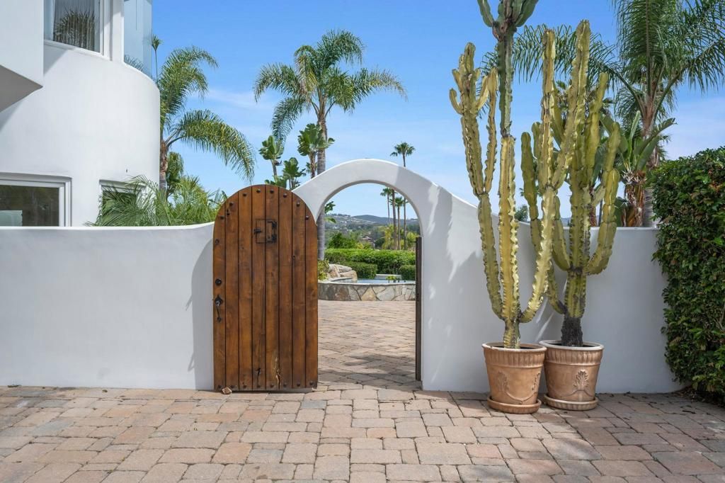 Image 4 of property listing at 6319 Via Naranjal, Rancho Santa Fe, CA 92067