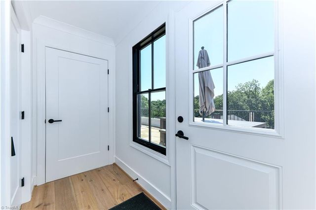 3237 W Friendly Avenue, Greensboro, NC 27408