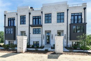 3237 W Friendly Avenue, Greensboro, NC 27408