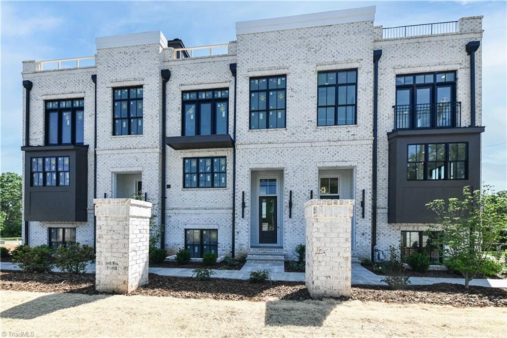 3237 W Friendly Avenue, Greensboro, NC 27408