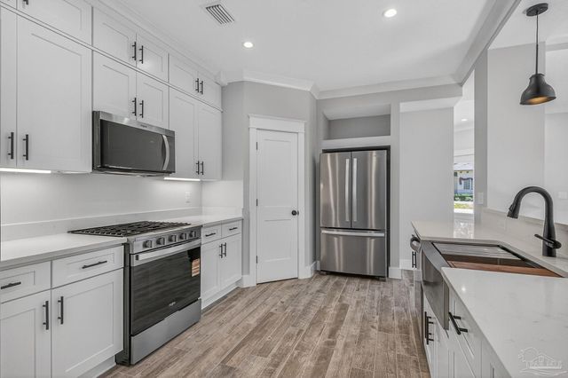 907 Bay Blvd, Pensacola, FL 32503