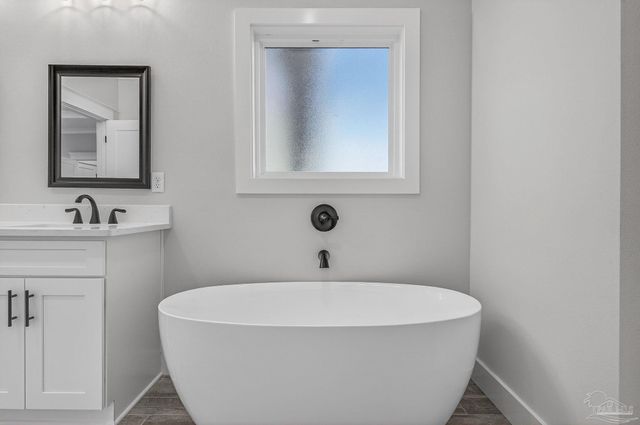 907 Bay Blvd, Pensacola, FL 32503