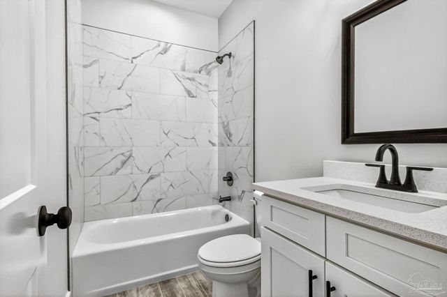 907 Bay Blvd, Pensacola, FL 32503