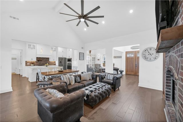 9801 Rebel Road, Gravette, AR 72736